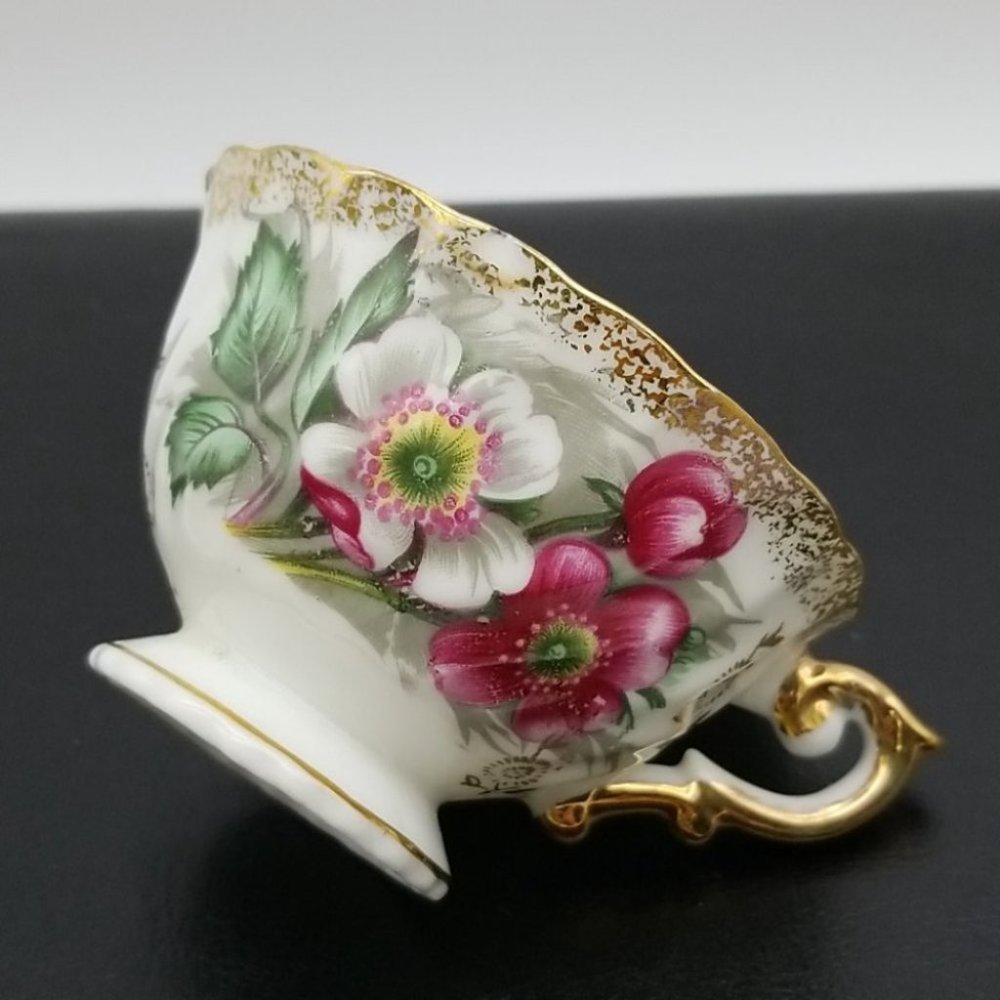 Tea cup and saucer - Picture 5 of 8